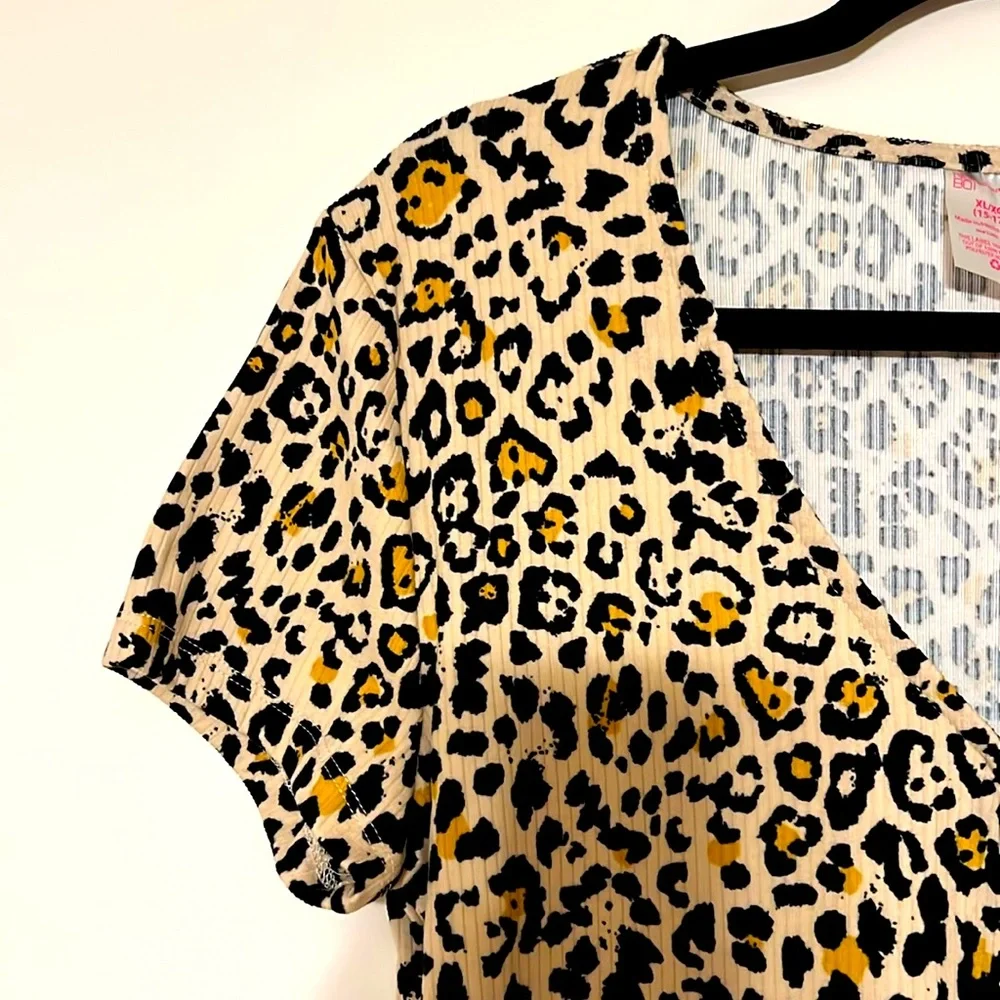 Leopard Print V Neck Wrap Top. Size XL, runs S to M. Spandex. NWOT.